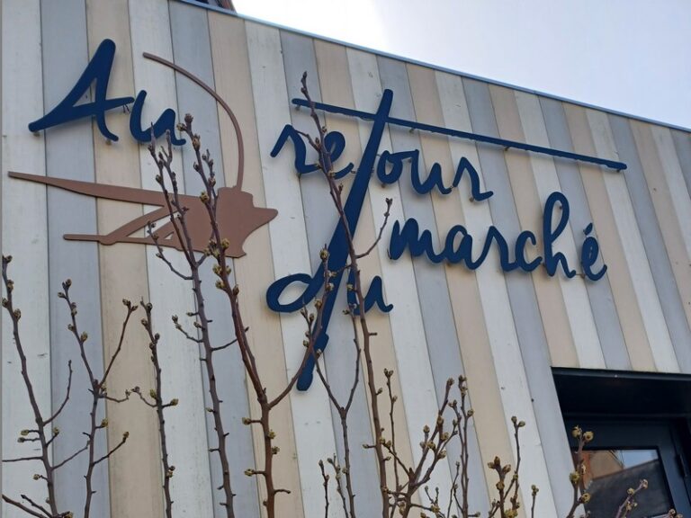 A La Plaine sur Mer Au retour du marché un passage de flambeau plus