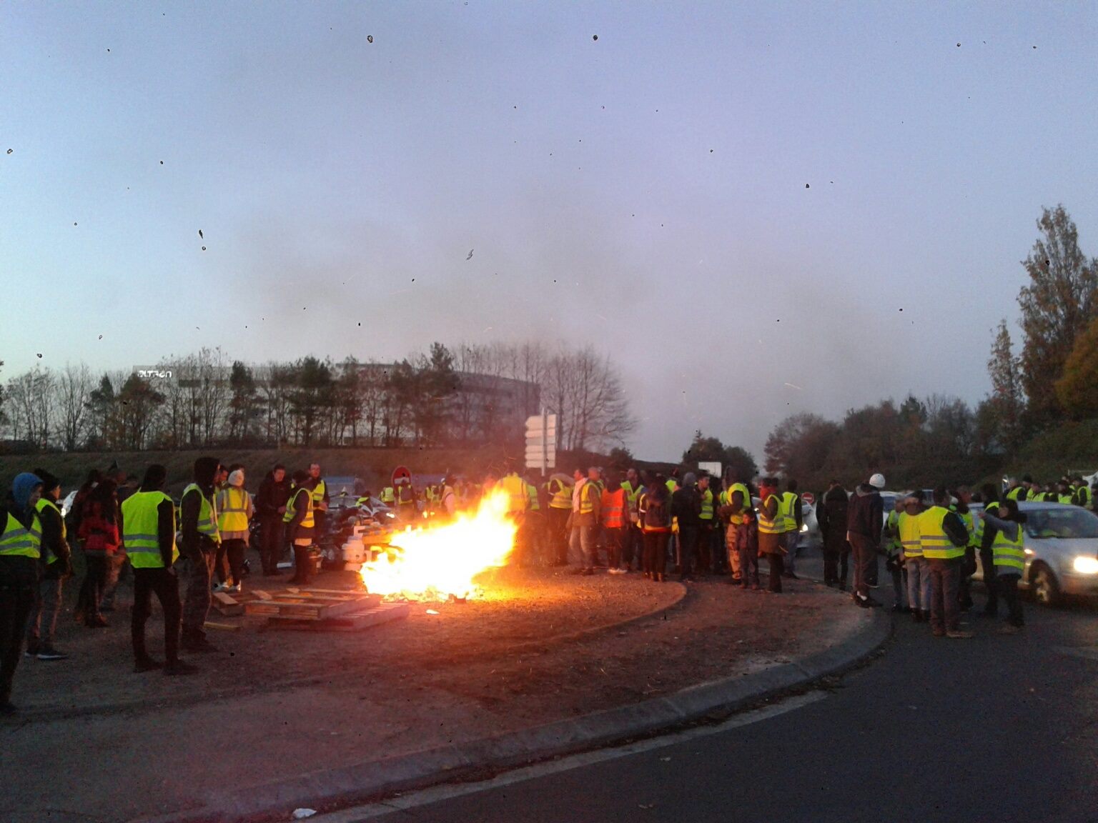 Vu Ailleurs Gilets Jaunes La Trahison Des élites