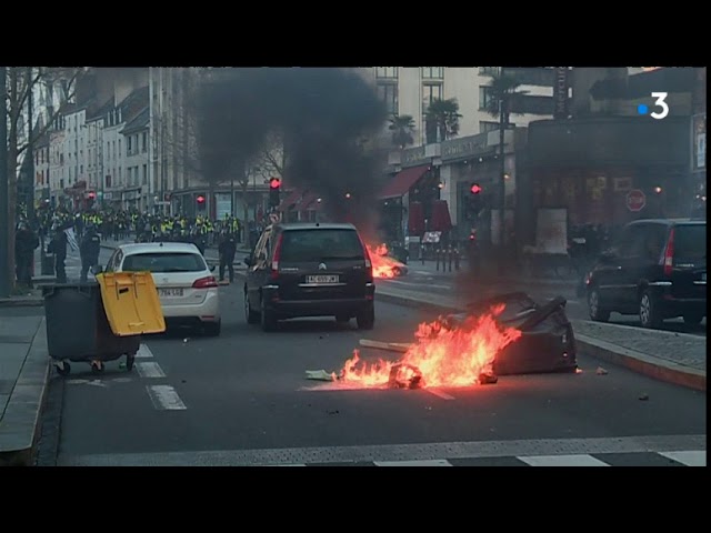 Gilets Jaunes Un Jeune Manifestant Très Grièvement Blessé à Loeil à Rennes Vidéo