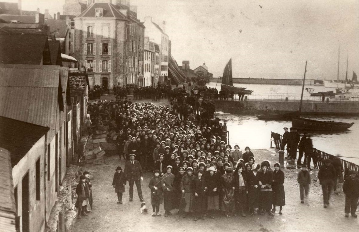 Le collectif musical BRETONS rend hommage aux Penn Sardinn – Retour sur la grève des sardinières de Douarnenez